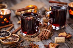 Mulled wine: a comforting drink, it embodies the very essence of Christmas and brings back heart-warming memories of childhood!